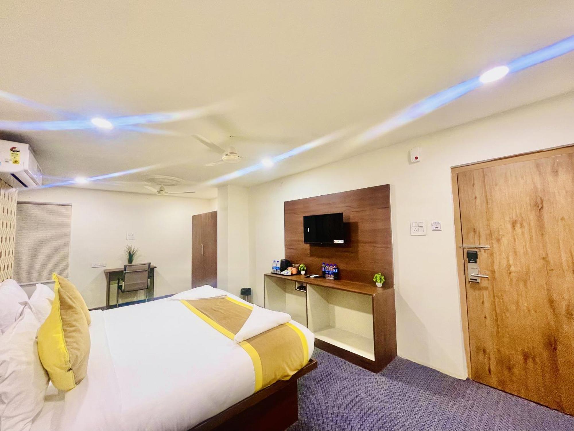 Hotel Eagle Grand Hyderabad Airport Zone Shamshabad Exterior photo
