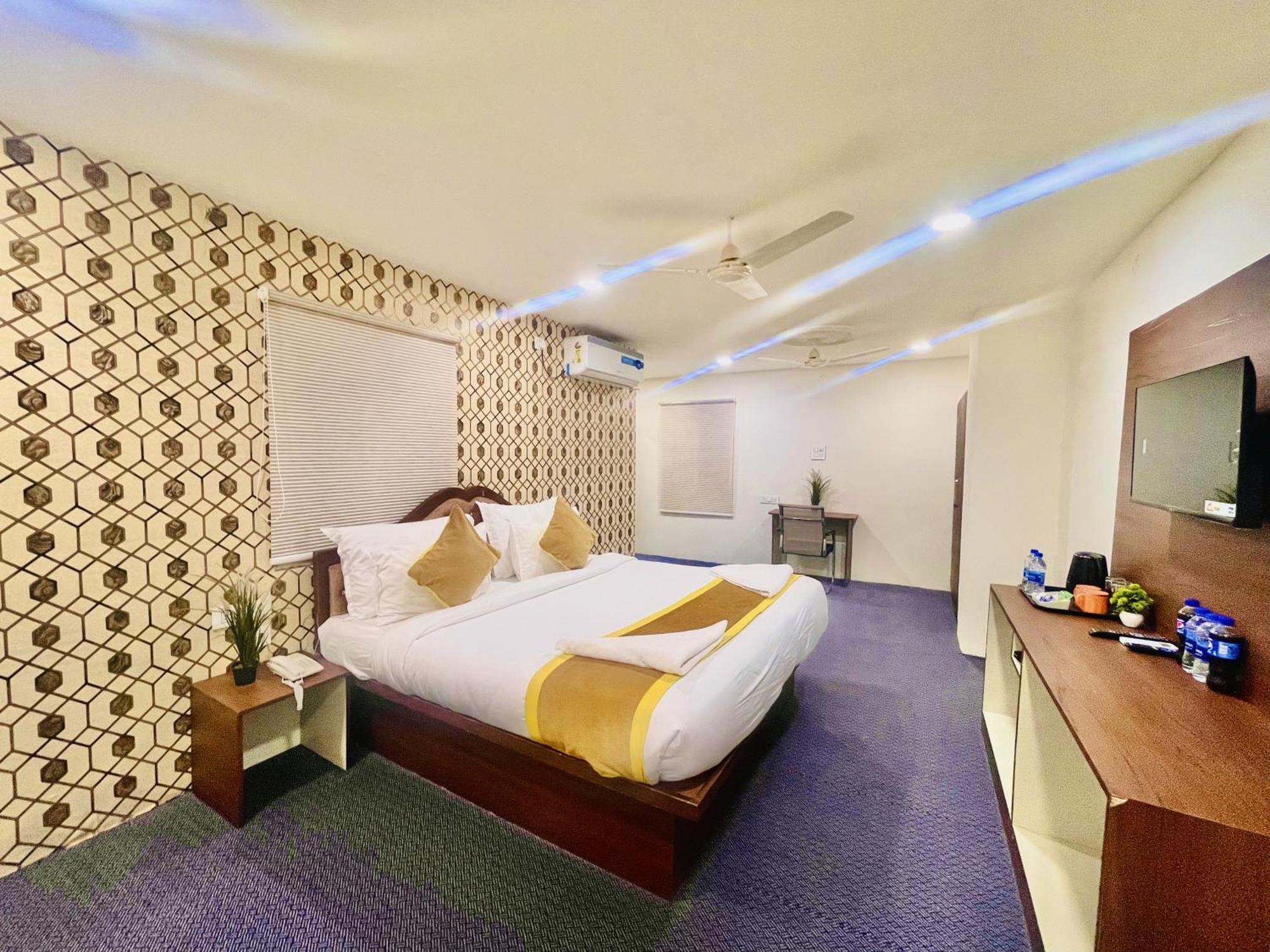 Hotel Eagle Grand Hyderabad Airport Zone Shamshabad Exterior photo