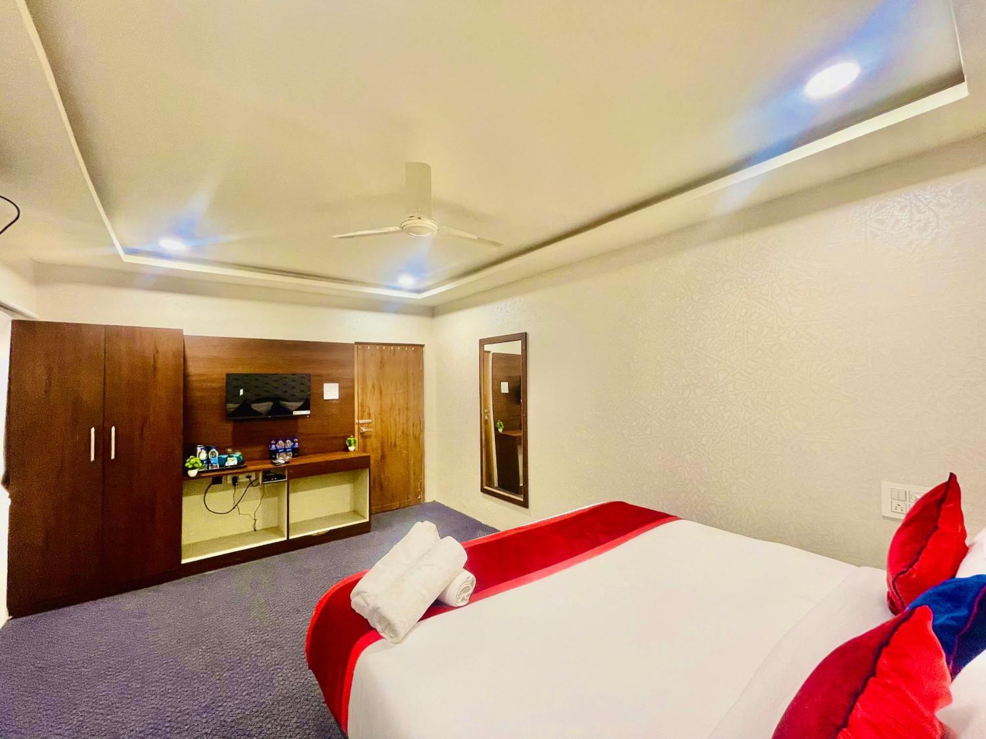 Hotel Eagle Grand Hyderabad Airport Zone Shamshabad Exterior photo